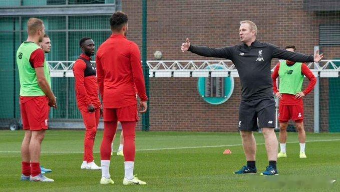 前利物浦界外球教练托马斯·格罗恩马克表示："利物浦俱乐部随时可以联系我。考虑到我