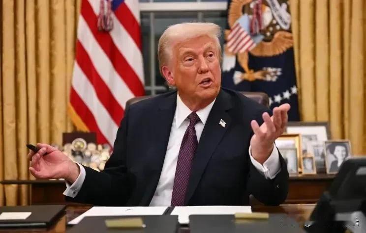 特朗普总统上任第四天，签署行政命令要求公布肯尼迪遇刺案的文件。
他在椭圆形办公室