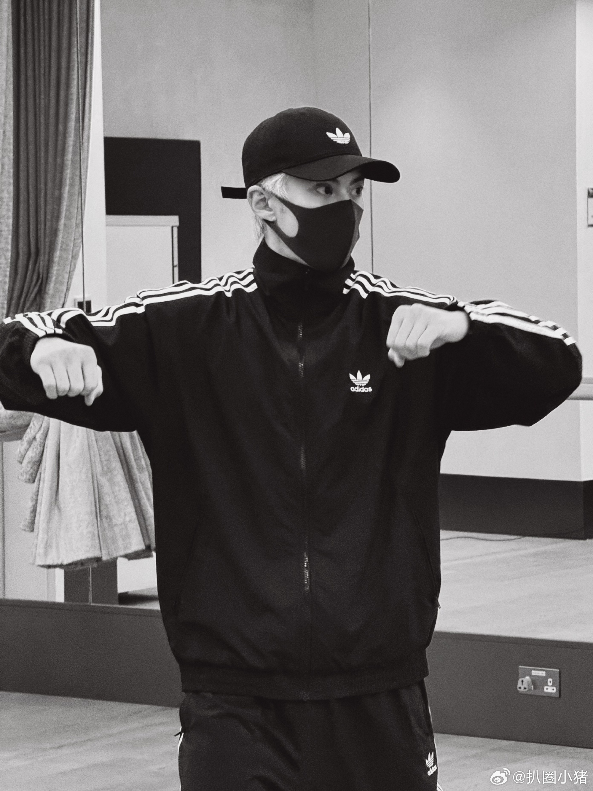 王鹤棣澳门演唱会彩排照，狠狠期待明天的演唱会