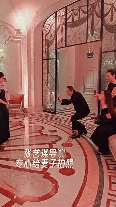 张艺谋带老婆参加名媛舞会，43岁陈婷美出圈，18岁女儿颜值很一般

12月1日，