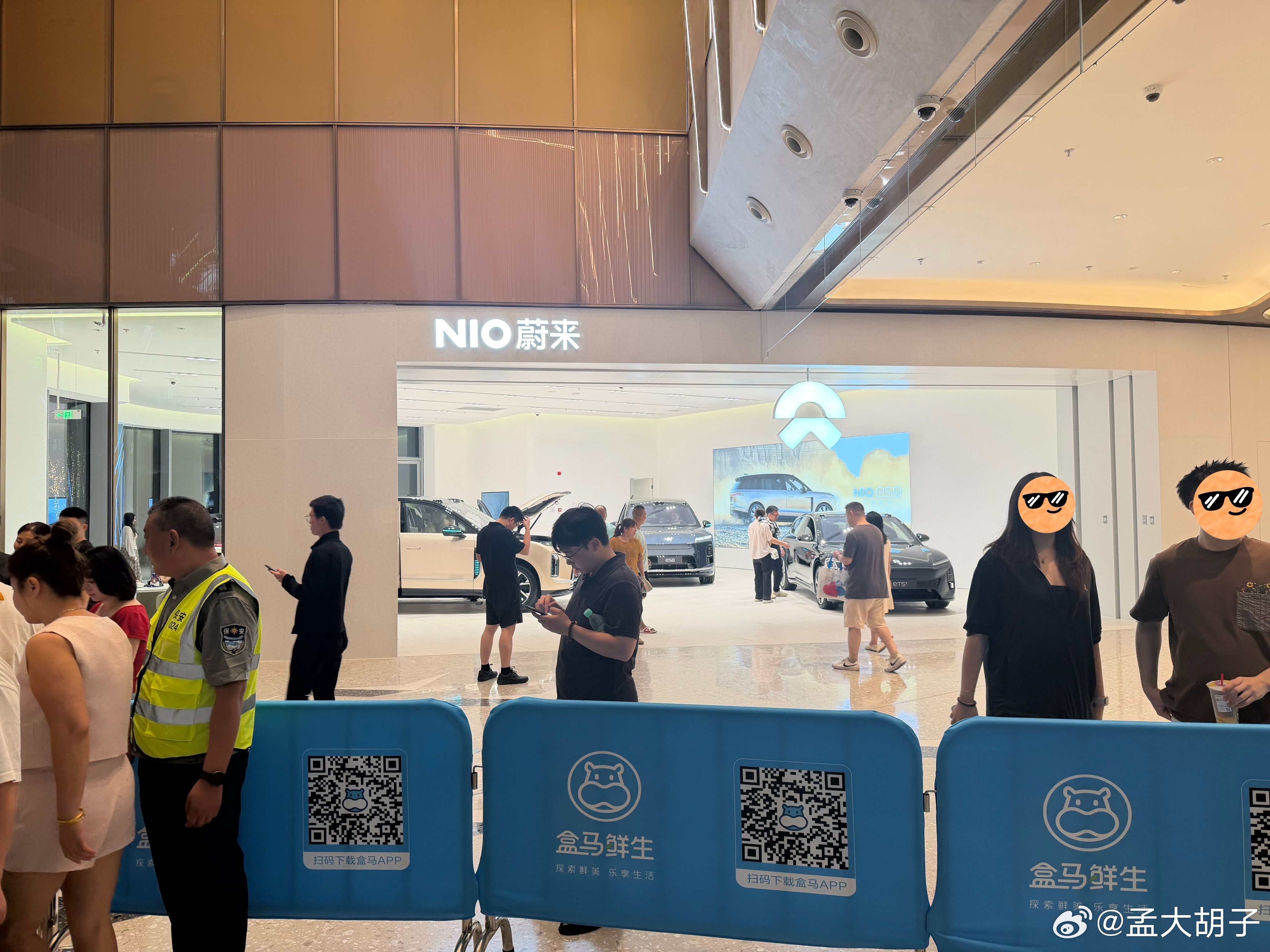 不得不说，蔚来选店有点东西，厦门最热的商场K11里最热的一个点[good] ​​