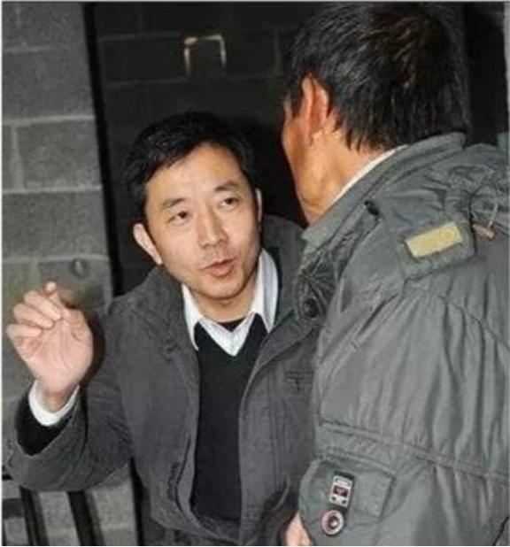2015年，巴东县原县长刘冰在入狱前一天，陈行甲问他：“为什么这么恨我？”刘冰咬