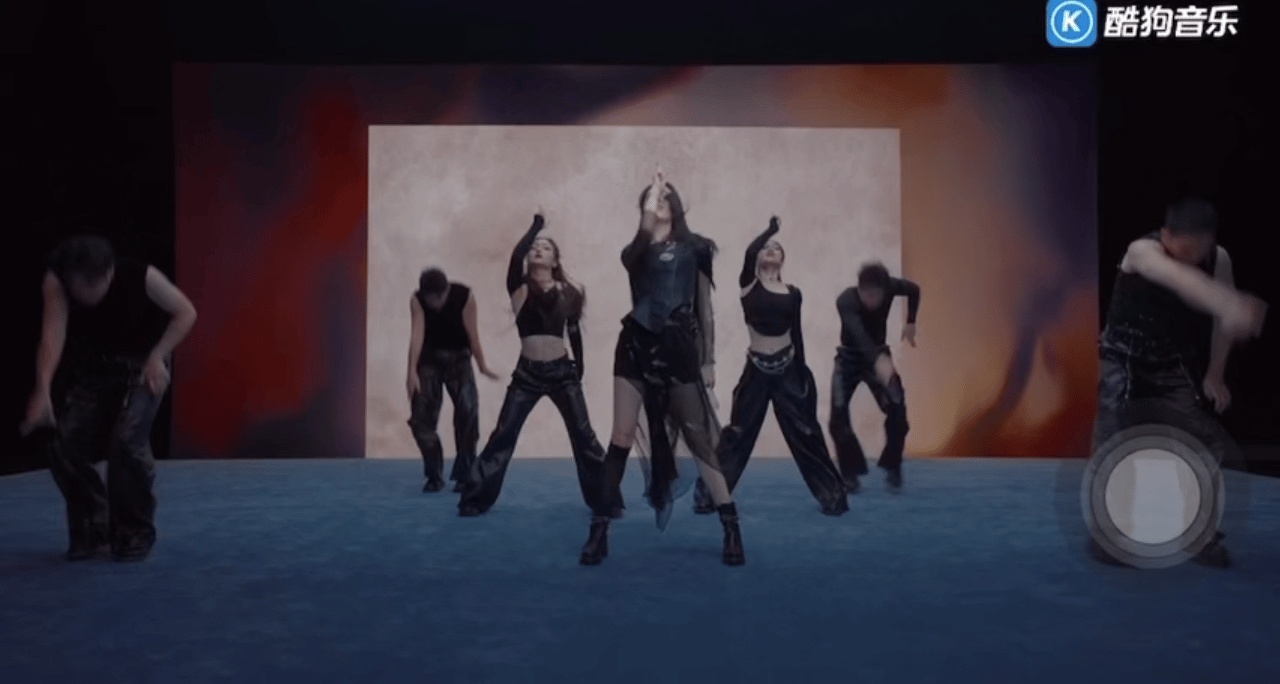 啊？迪丽热巴新歌的舞蹈竟然抄袭了Jennie？？ ​​​