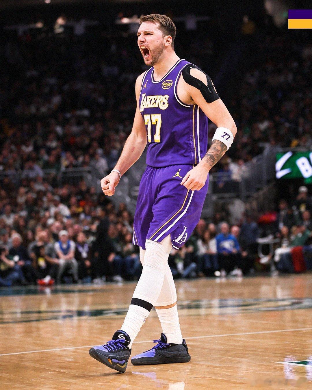 东契奇半场21+5+5，湖人半场领先31分！