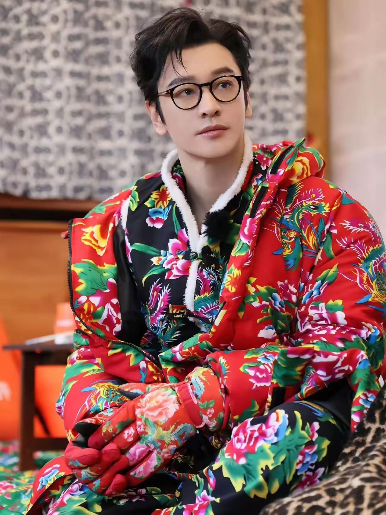 我感觉黄晓明这两年在网上最活跃了，可是提起他演过啥，我好像没有什么记忆。

看过