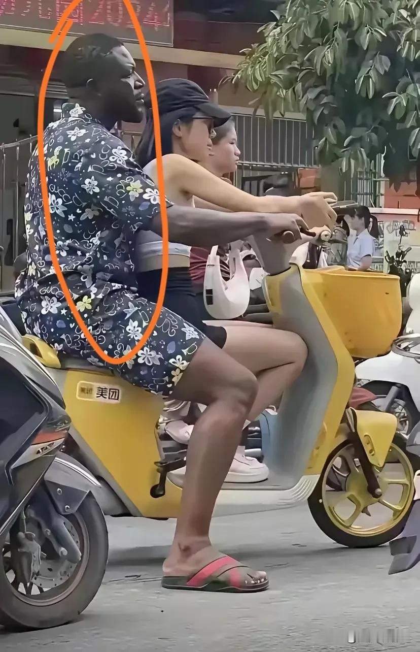 这个应该是真爱吧？
我说的是美女，
发自内心的爱着对方，
有不同意见的吗？有一种