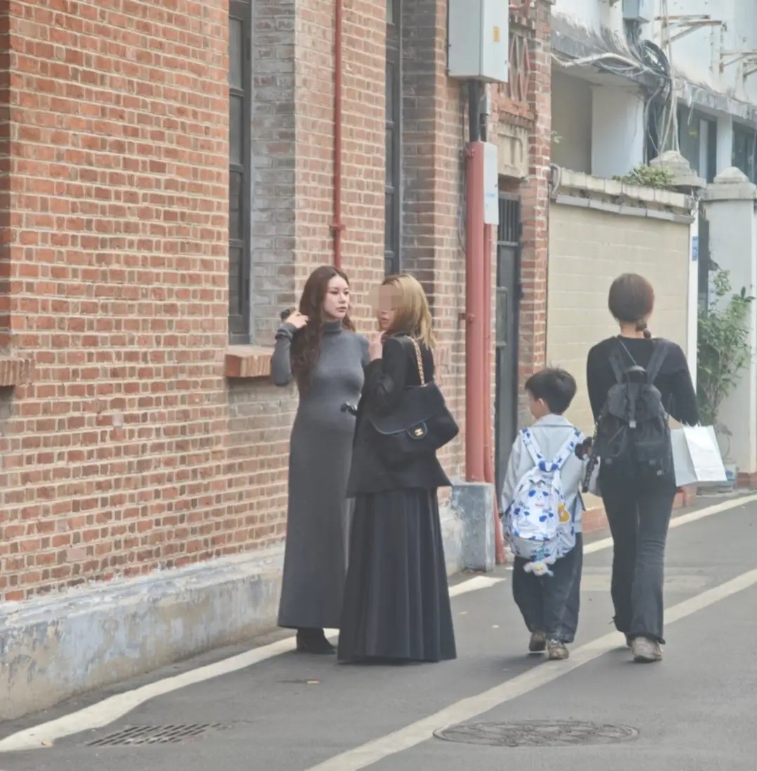 汪小菲一家最新同框，小玥儿长得不像大S，马筱梅卸货在即状态好！ 