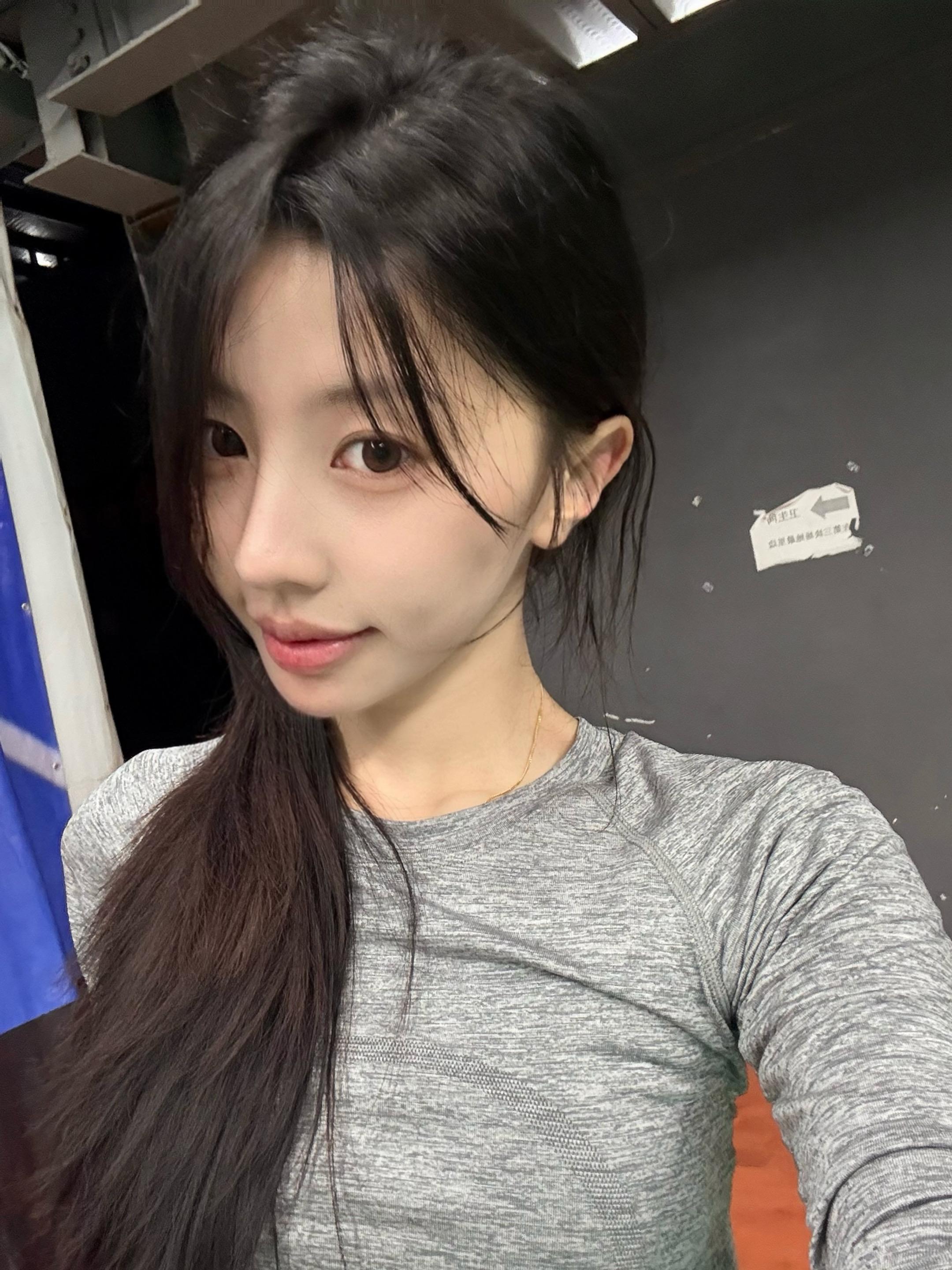 有些话太重了 落在她太轻的年纪 她会记恨你一辈子