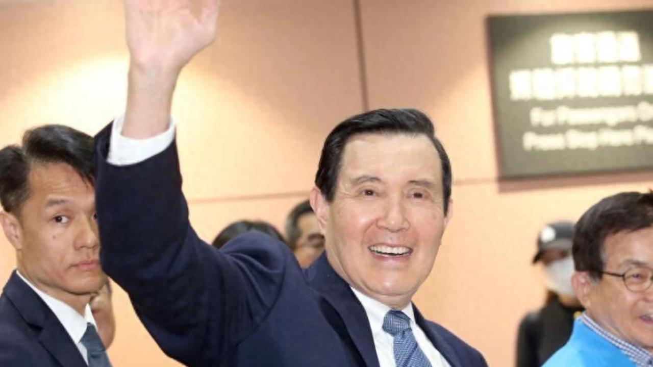国民党前主席马英九、洪秀柱先后访问大陆，他们清楚明白地喊出了“两岸同属一个中国”