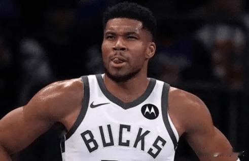 字母哥生涯常规赛总得分突破21000分啦！在雄鹿116 - 99战胜篮网的赛后，