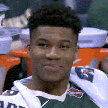 看到最近媒体风向 雄鹿不急着交易截止送走字母哥 因为到了今年夏天 报价的球队会更