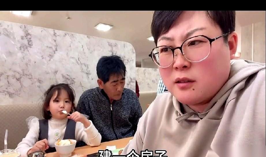 在日本住了几十年的老屋，玉酱突然打算弃了。
她风风火火跑进一家日本大地产公司，开