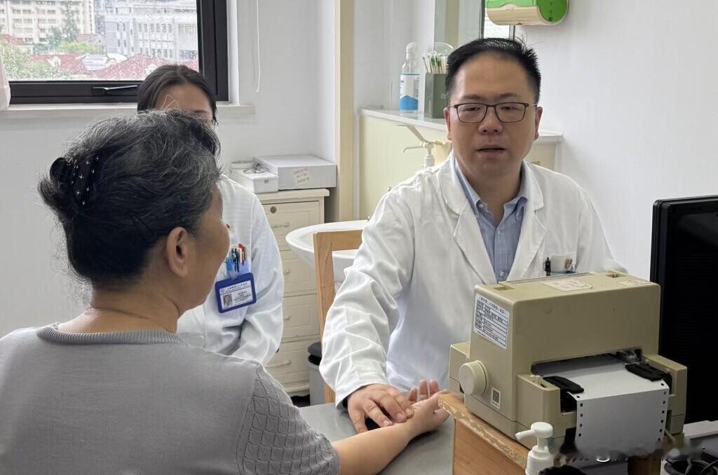 品读了人民日报健康客户端的这篇文章：《“药西瓜”在上海走红，中医：受虚寒困扰者不