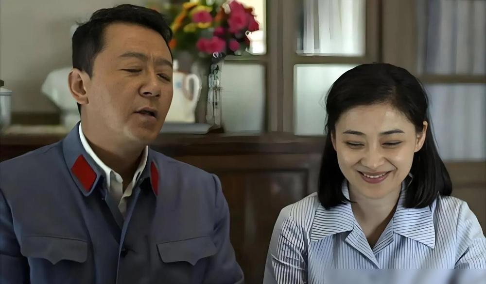 《父母爱情》这段，真的戳人。
江德福退休后，带安杰和女儿回阔别三十年的老家。本