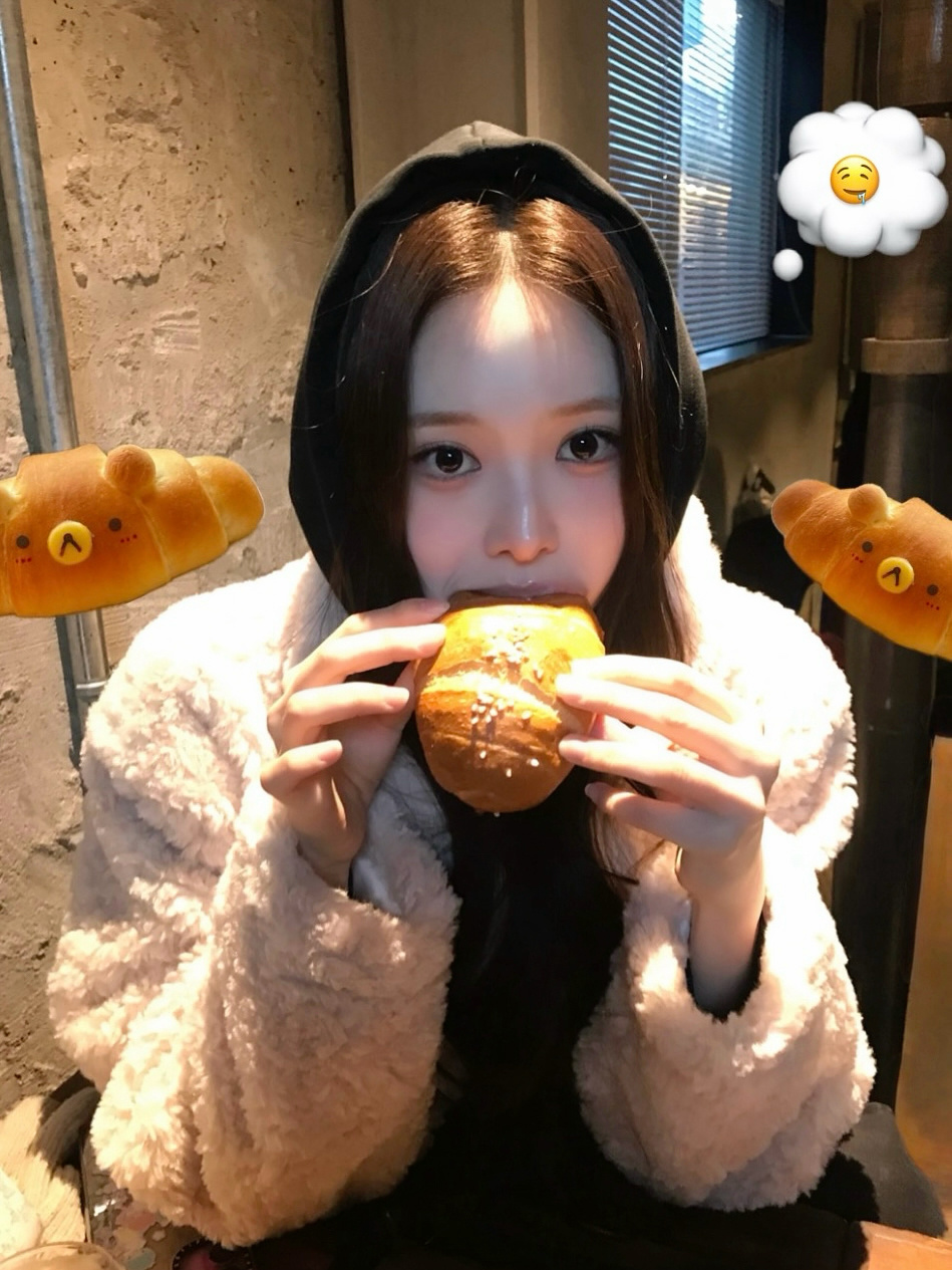 IZNA Jeemin方智玟 🥐🧆🤤 