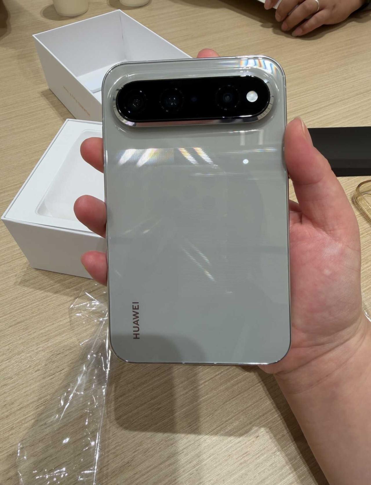 买到啦买到啦
华为PuraXView 阔直板旦阔难回