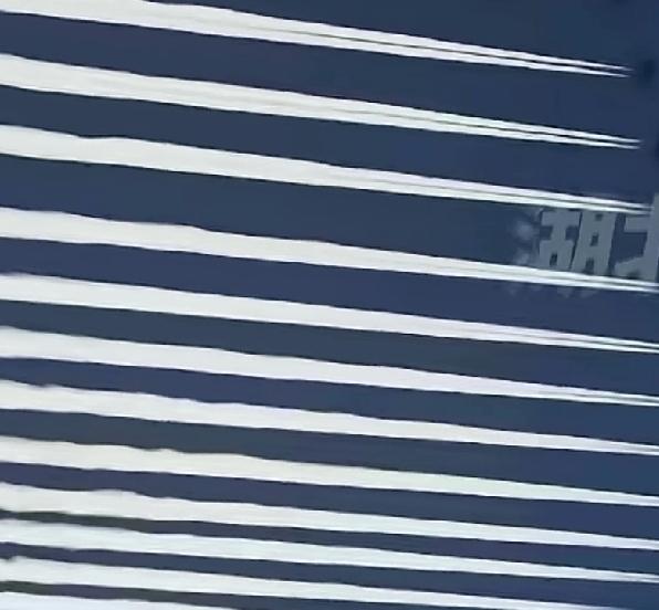 这个世界无论大国还是小国，不狠就没人怕你。伊朗如果先发制人，把2000枚导弹扔到