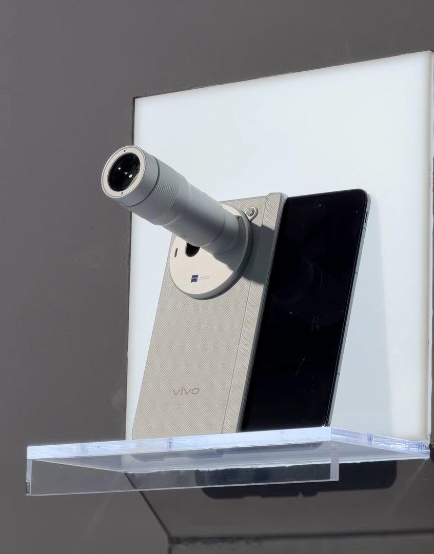 来MWC上海看vivo X Fold6啦原子工作台轻办公真的很方便这次还可以接长