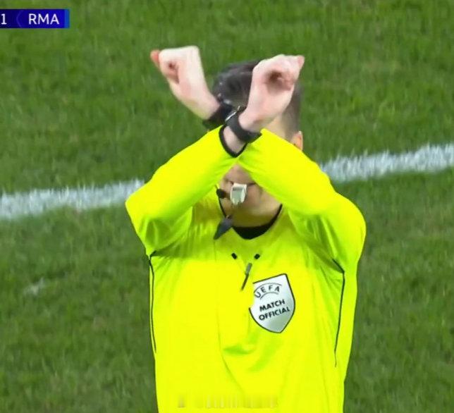 ⚠️⚠️⚠️出现种族主义事件，比赛暂停。欧冠联赛 本菲卡vs皇马 halamad