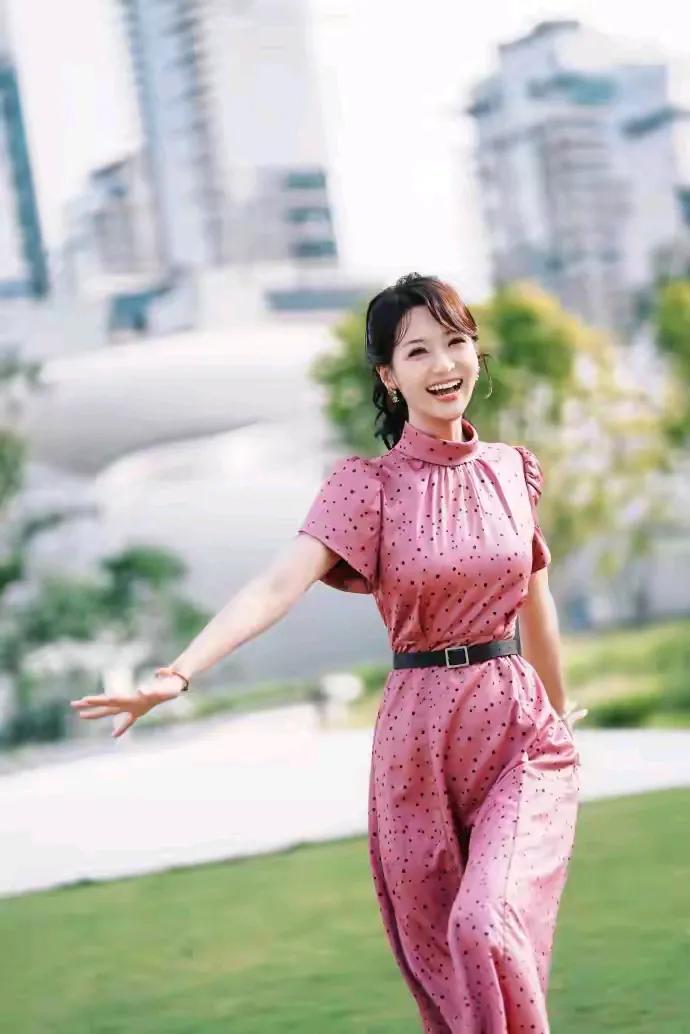 上联是：人不可貌相，怎么对下联世间最美的事物是什么?