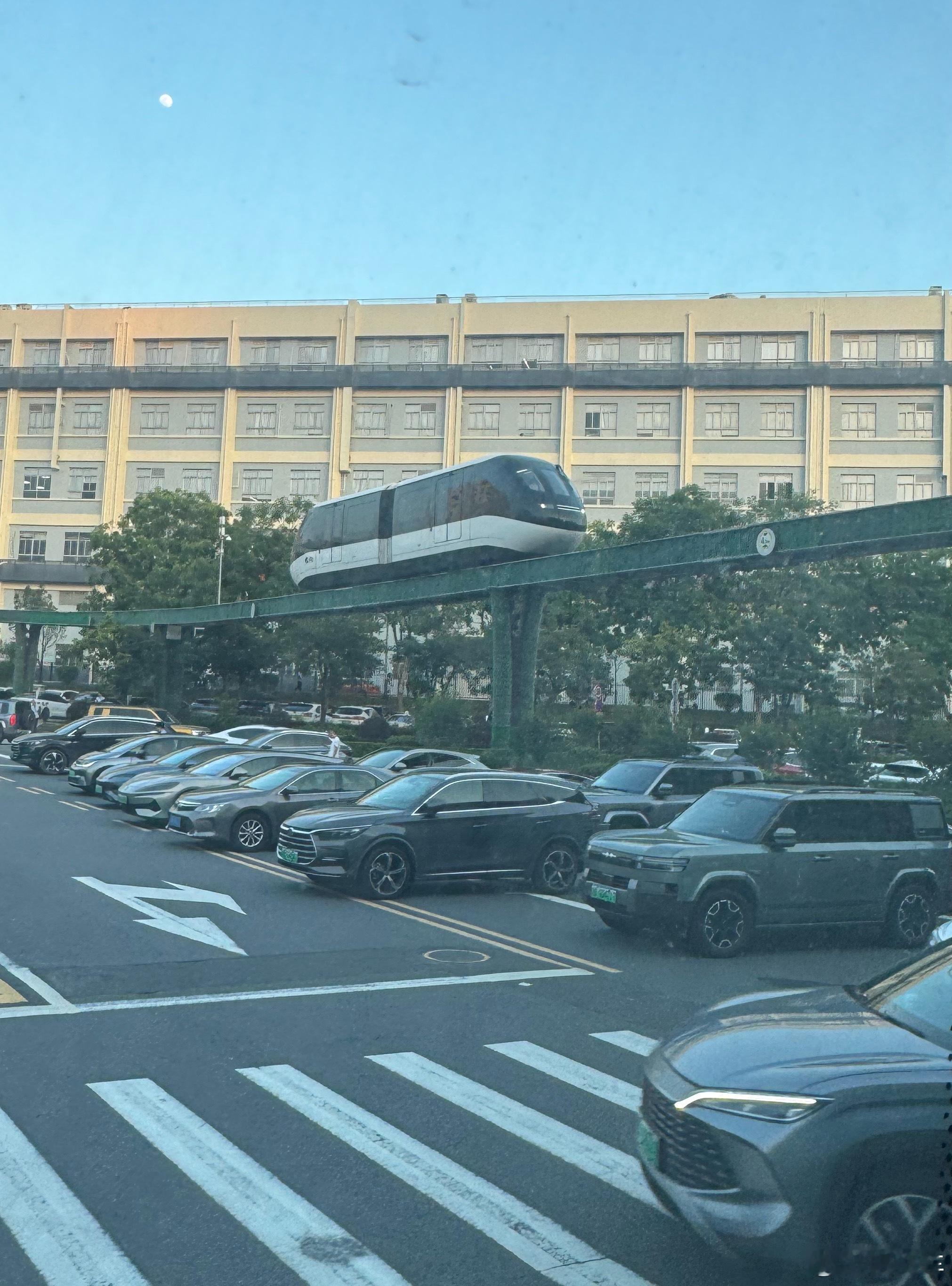 哎呦，这不是云巴嘛有人坐过吗🤔快不快～里面啥样啊比亚迪 深圳·六角大楼