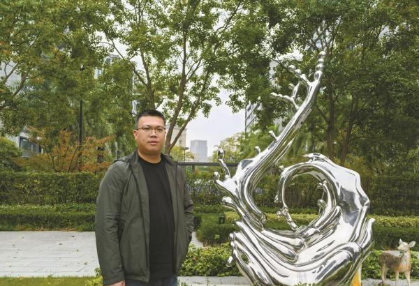 夺刀救人不是偶然！宁波平民英雄吴春秋的日常，藏着勇敢的答案。危急时刻挺身夺刀，救