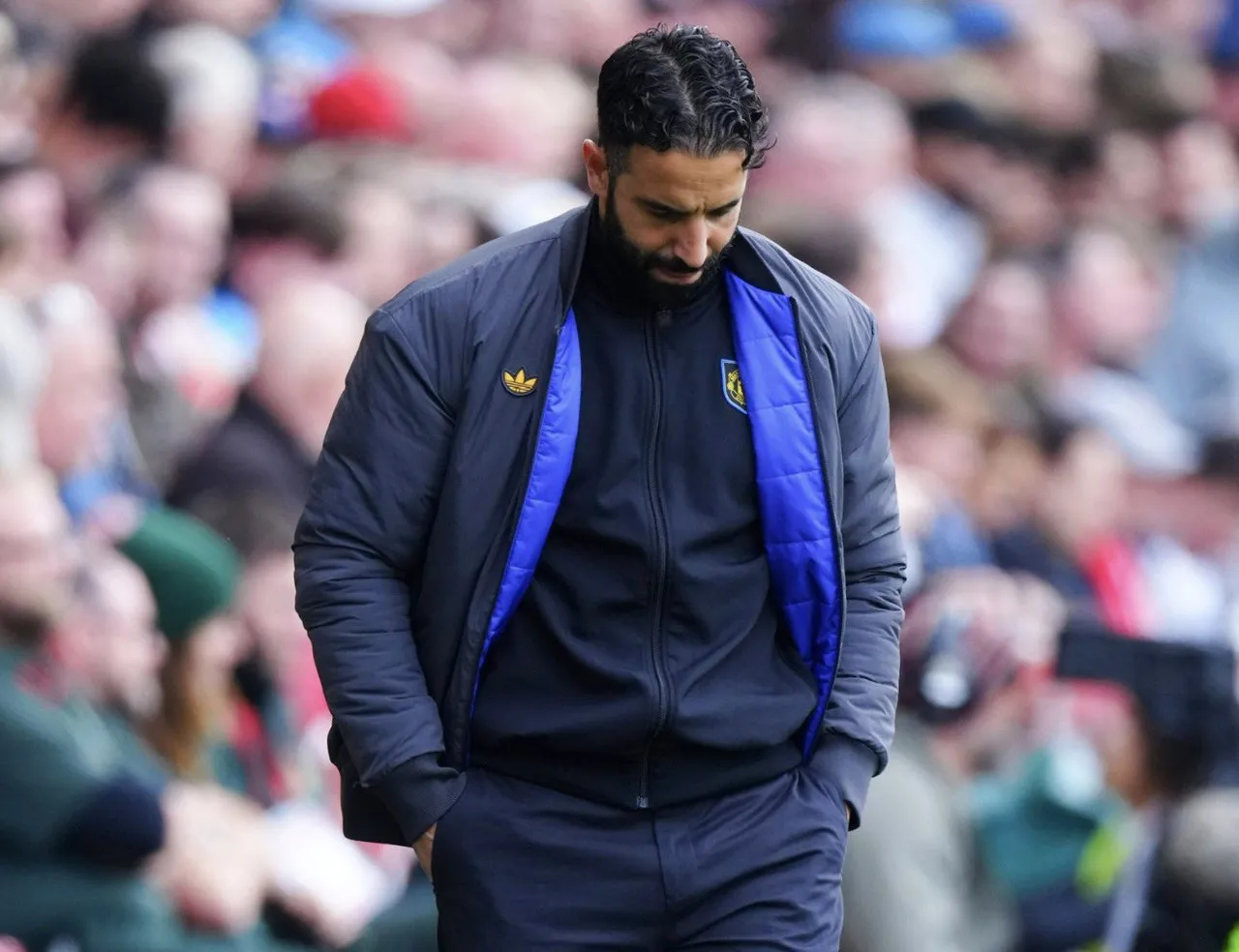 鲁尼直言阿莫林定位失准：话语权靠成绩，而非姿态阿莫林下课前夕，鲁尼针对他在利兹联