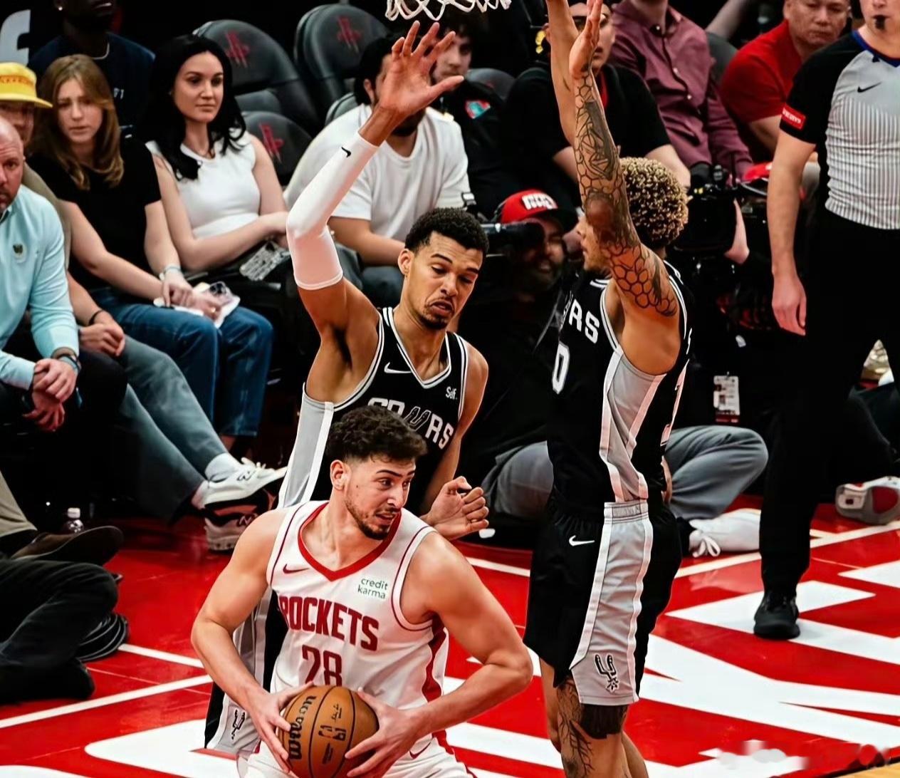 火箭马刺明天伤病名单来了！马刺刺头出战成疑！火箭三人伤病！火箭这边—霍勒迪（背部