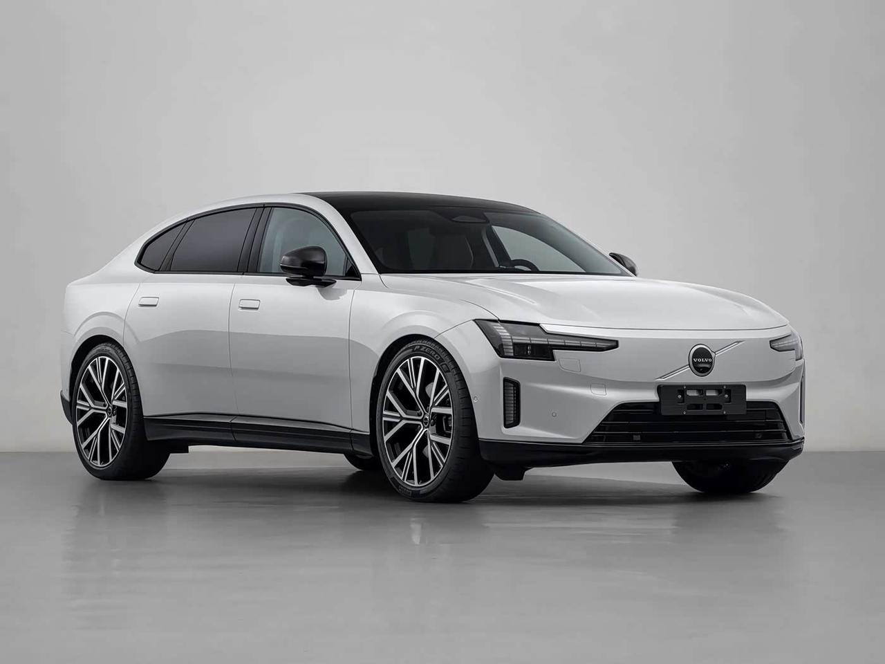 工信部新一期目录中，沃尔沃纯电旗舰轿车ES90正式现身。新车车长5米，轴距超3.