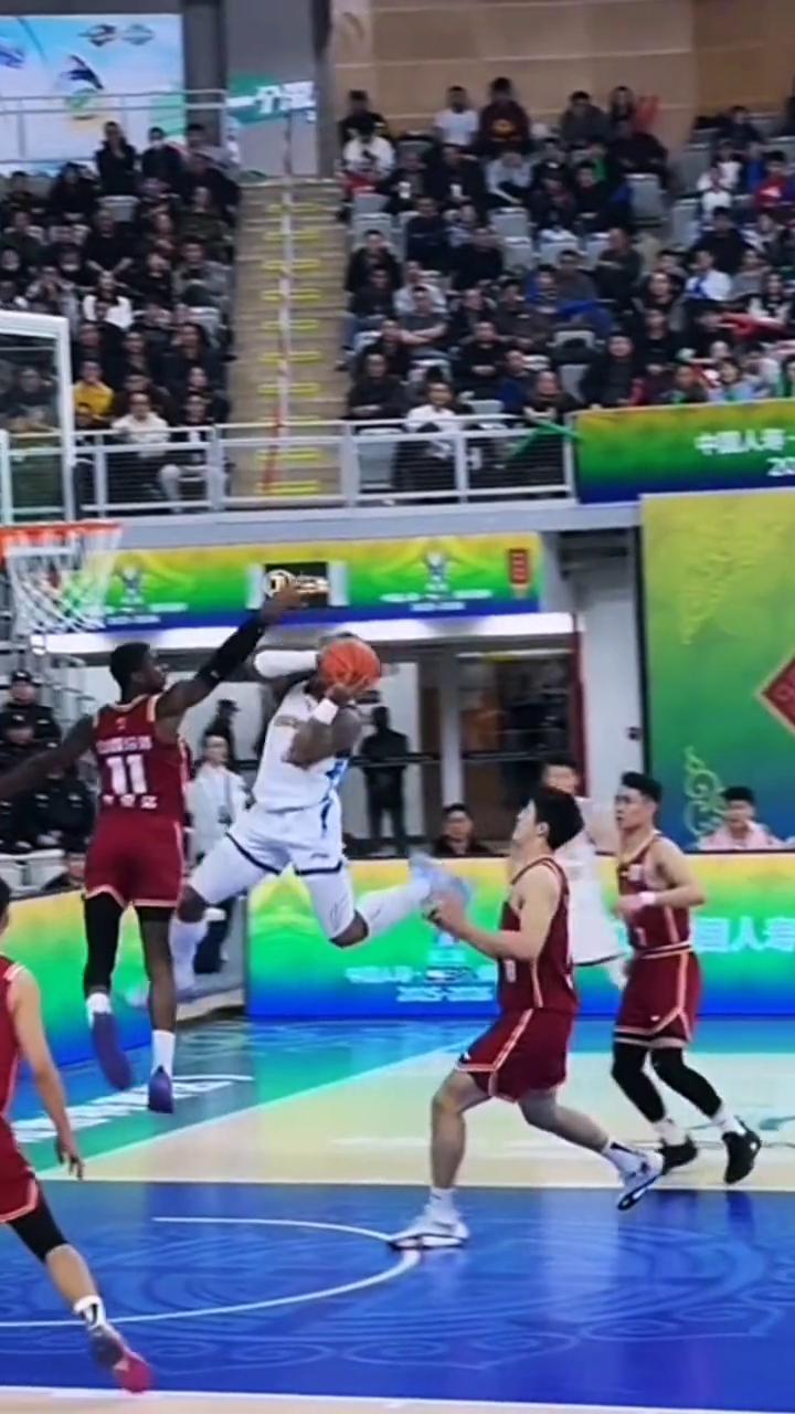 乔丹普尔打CBA的感觉。
空中舞者太逆天了，前方高能，太惊叹了，太帅了这招，空接