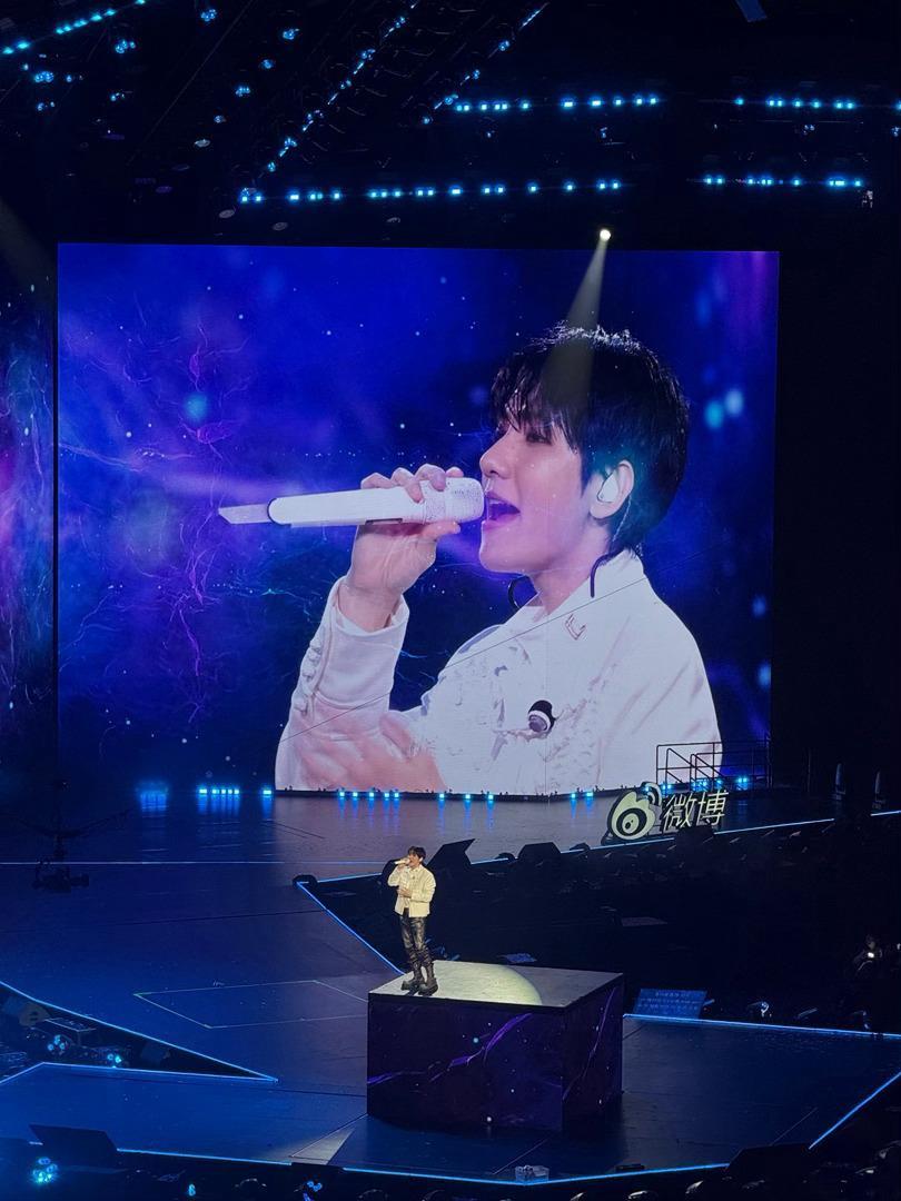 边伯贤不再依赖哥哥标准答案 本来还在思考“长大是不是就不依赖了”，边伯贤直接反手