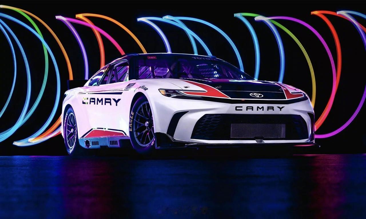 全新丰田凯美瑞NASCAR赛车，该赛车将在2024年 NCS 赛季首次亮相

基