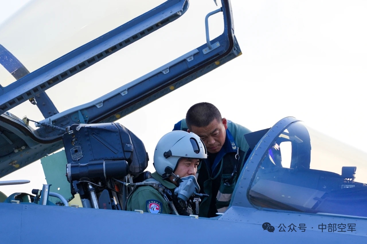 中空“河山劲旅”歼-11B/BS想看新东西[doge]烽火问鼎计划制胜空天 ​​