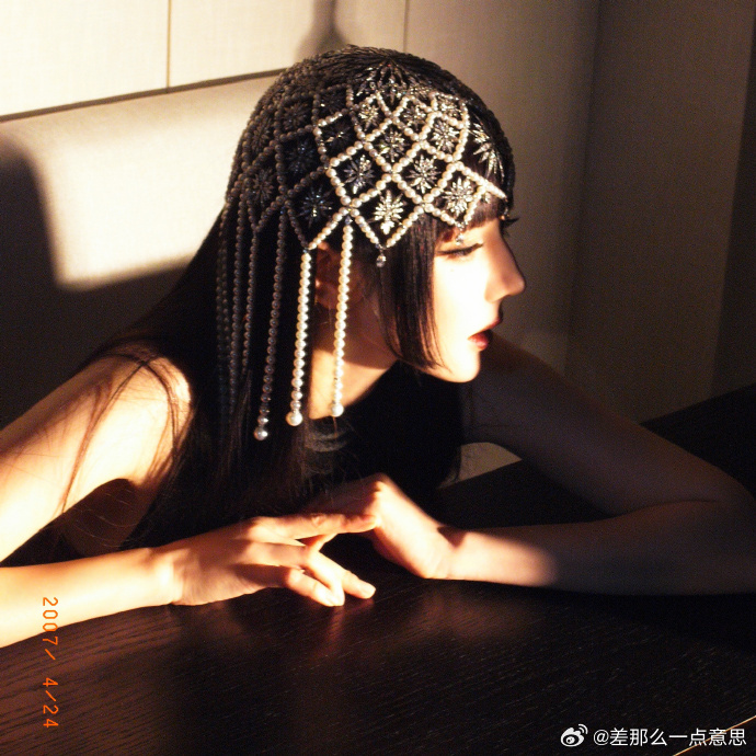 迪丽热巴好闪耀的女人迪丽热巴的关键词冷脸飒 冷脸带来的疏离感，让迪丽热巴更有层次