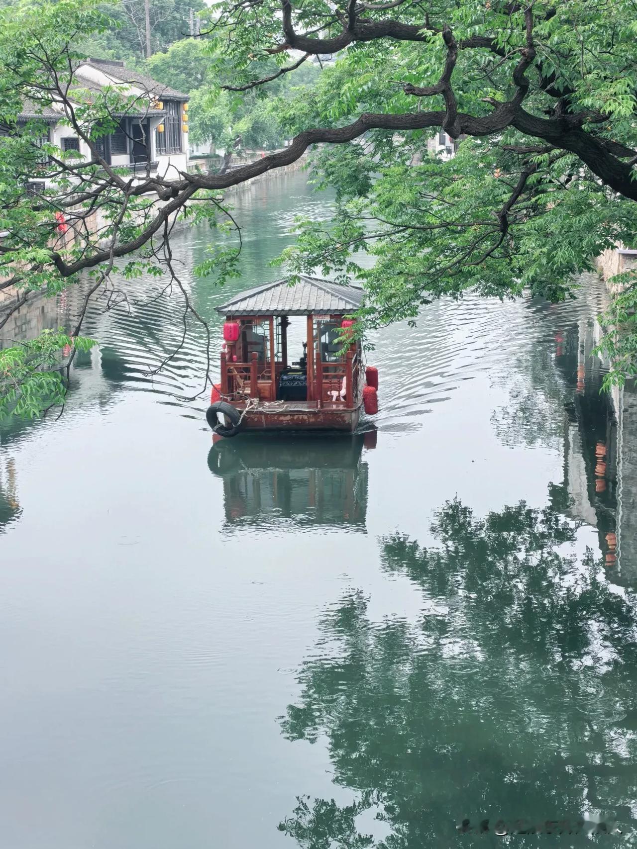 五一假期第五天，常州青果巷。
天青色等烟雨，也等江南的凉风。
 青果巷 
天青色