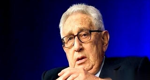 基辛格临走前那段话，现在回头看，每一个字都带着凉气。
他说下一个挑起世界大战的，