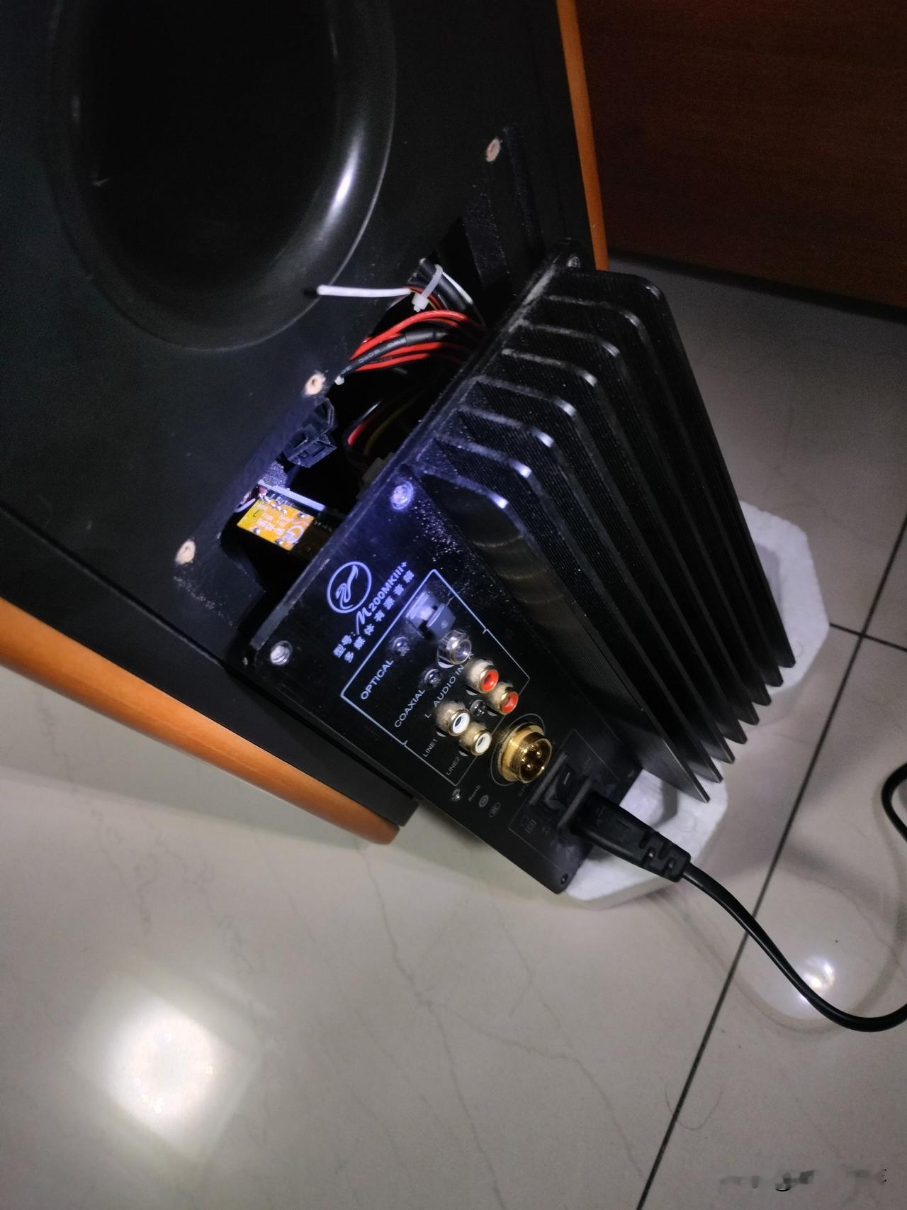 惠威音箱底噪大，建议你别修了，修好了用一段时间还得出底噪，直接改成无源的使用吧，