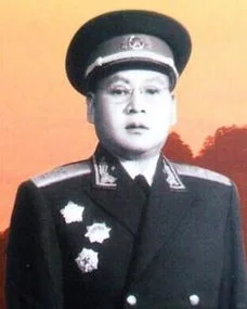 内蒙古革委会主任：滕海清将军