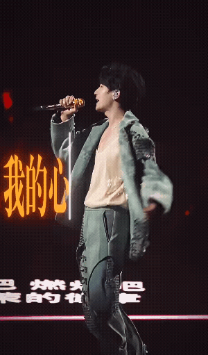 听了陈楚生的2句音源 有没有被洗脑？
40年前的《站台》妥妥时代金曲
这周他 绝