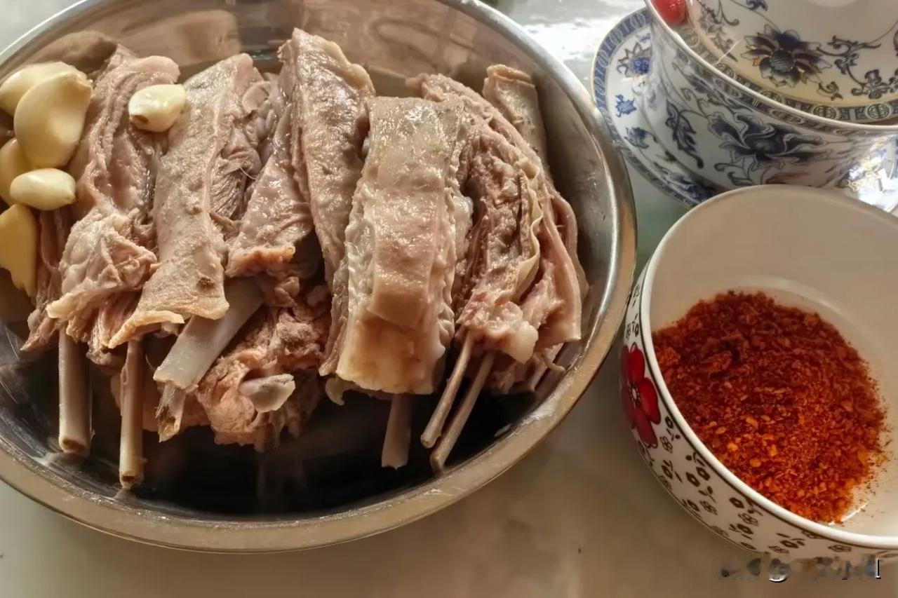 最近没见过太阳，爬山是很不错的选择。吃完早餐睡了个回笼觉，去关山。

     