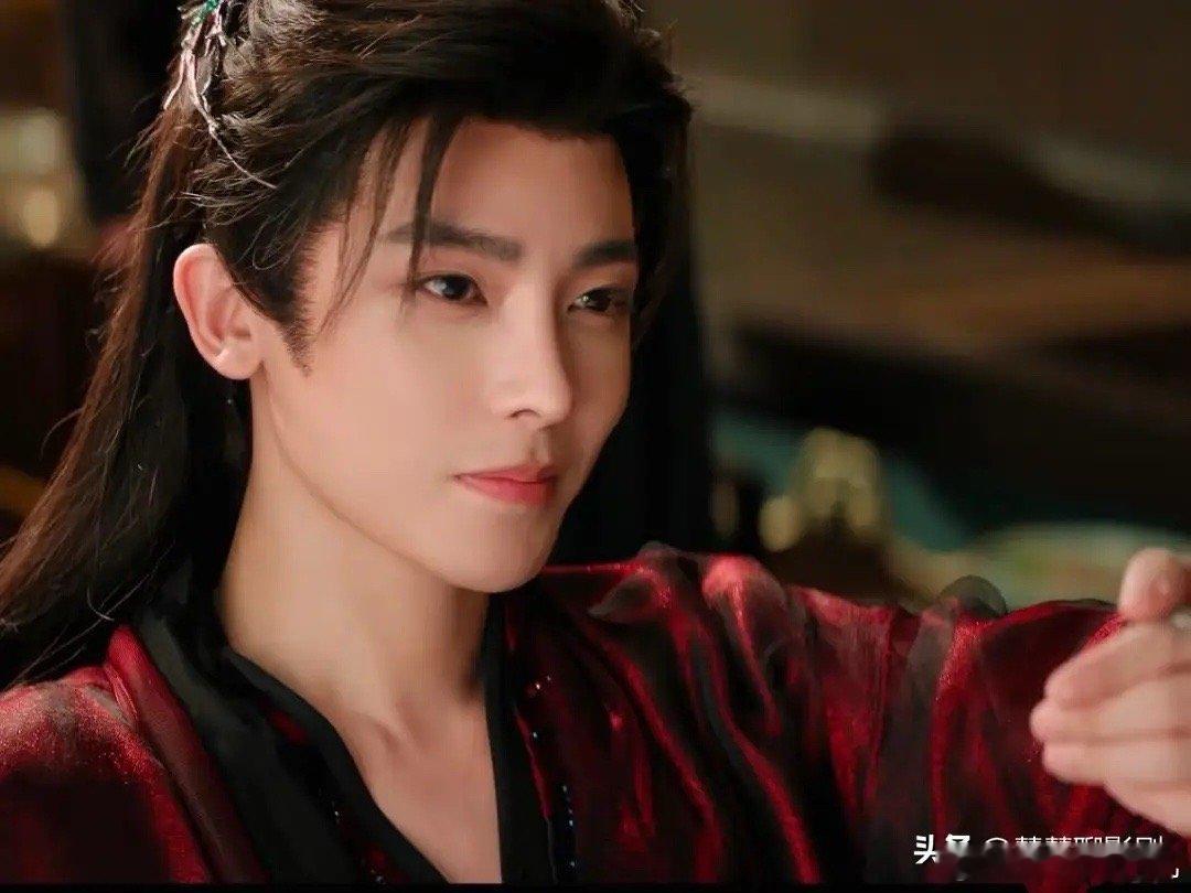 《入青云》终于搞懂黄粱梦和离恨天的关系了。离恨天可以毁人灵脉，比如明献在青云大会