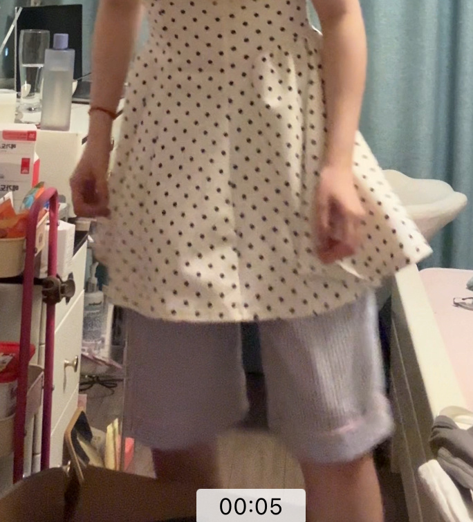 我也不知道我昨天晚上试这条裙子的时候为什么一开始一直穿着这个睡裤 