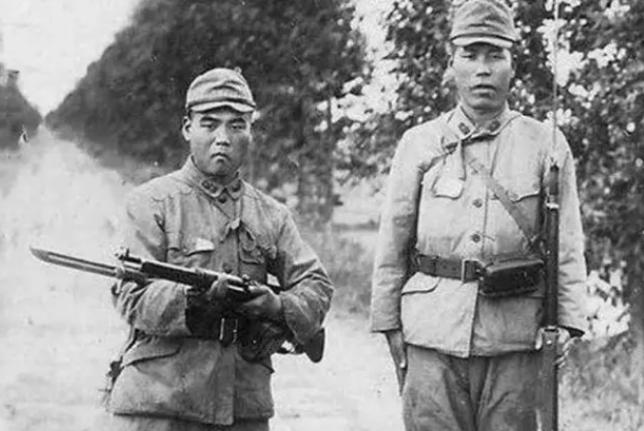 1942年，赵培宪被俘，日军拿他练刺刀，到了训练场时，他一脚踹开日军，而后转身跑