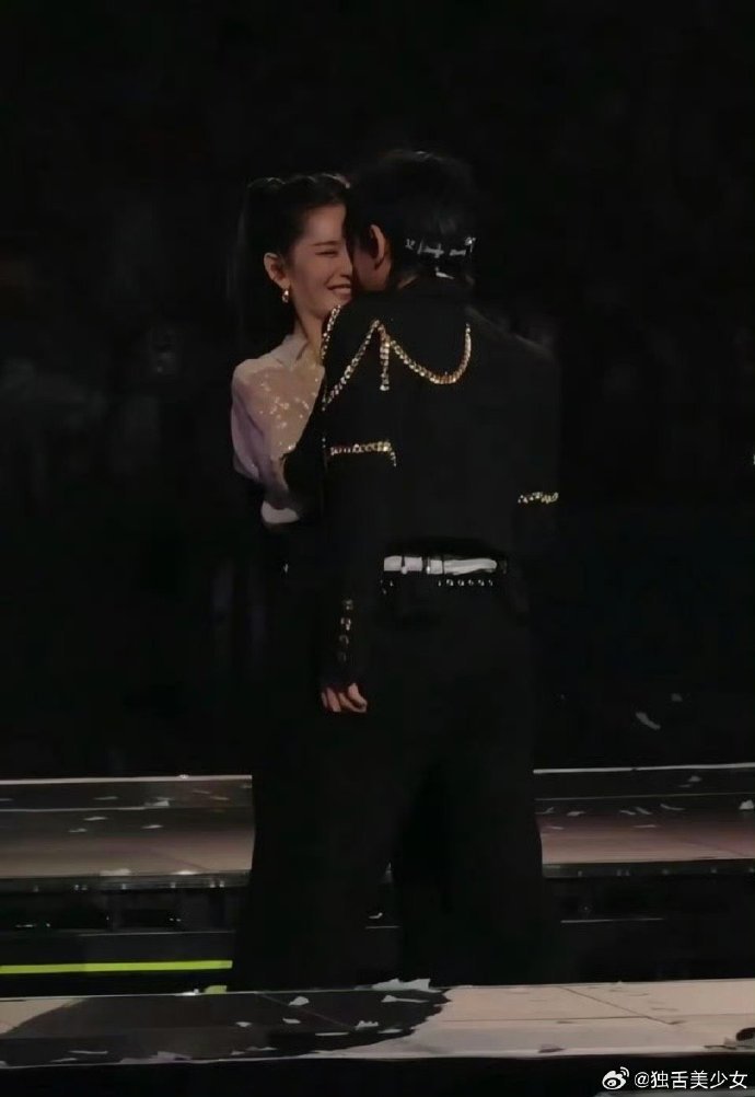 娜样纯杰的爱恋 纯爱战士谢娜名不虚传！发文要求薛之谦向张杰道歉，时隔多年真相大白