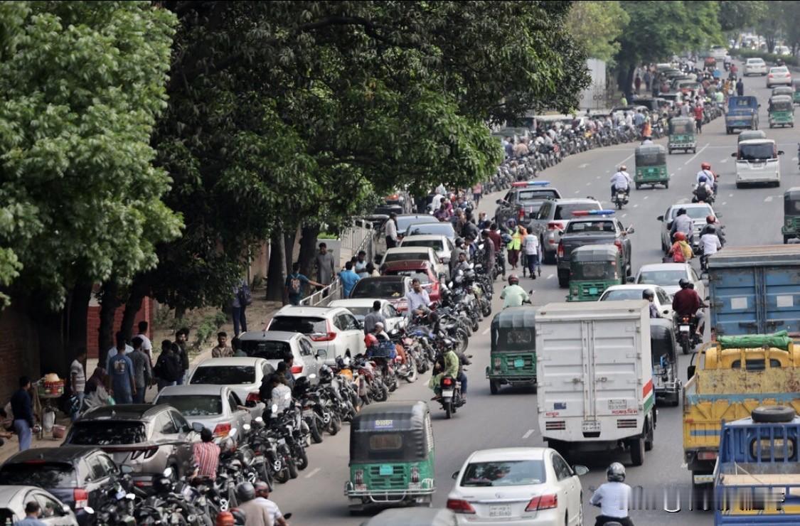 石油封锁导致全球经济衰退 两个大国赢了


      伊朗的霍尔木兹海峡被封锁