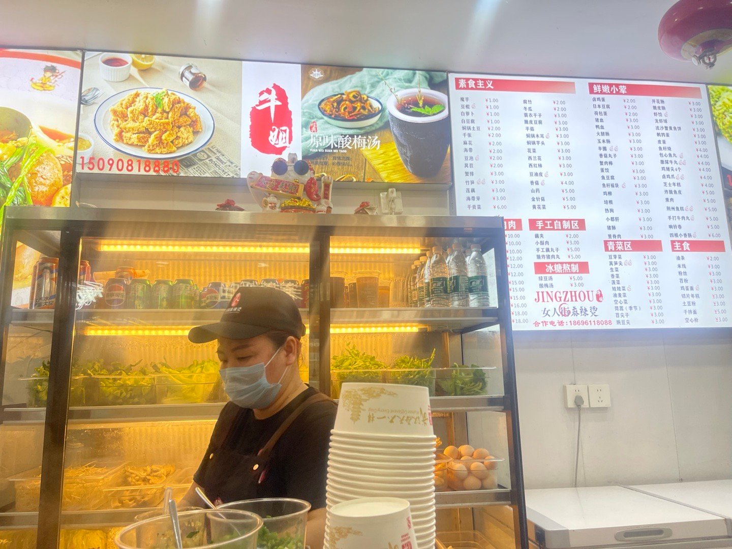 今天晚上没做饭，去姐姐麻辣烫店吃点。对于单身狗，去麻辣烫店找女朋友是个不错的选择