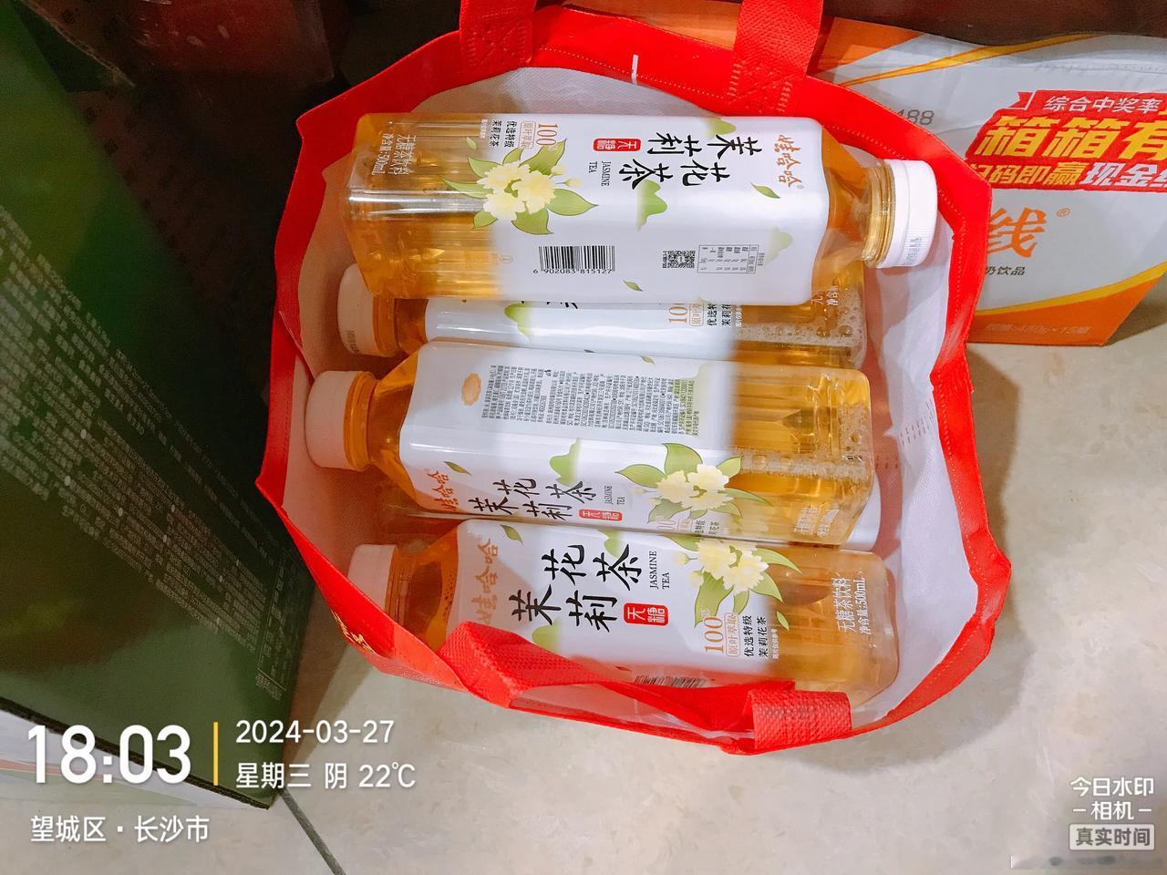 今天买了四件娃哈哈AD钙奶，还有15瓶茶饮料到货。娃哈哈的这个无糖茶饮料，我个人
