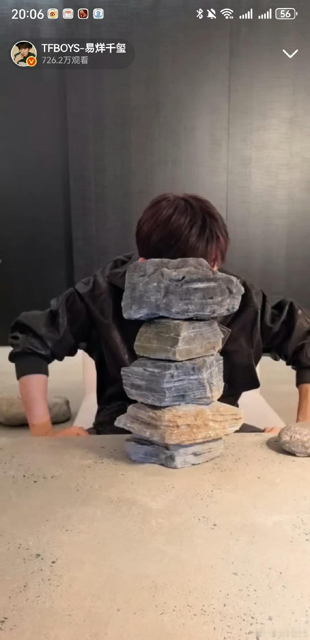 易烊千玺微博直播易烊千玺蜕变真的好大，没有了儿时的喧闹，更多的是沉稳老练和沉浸在