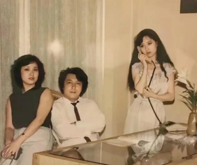 感觉陈晓旭就是林黛玉转世，像古人一样和其他人仿佛不在一个次元 