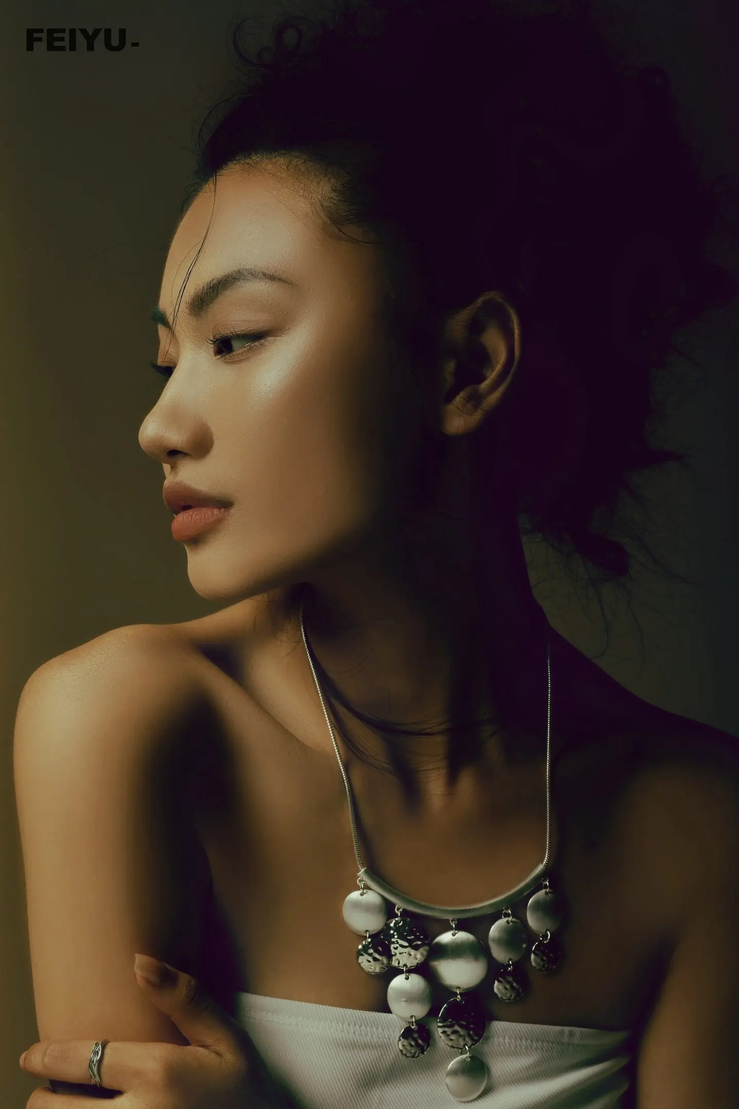 “上杂志了，这组摄影师说像倪妮”Hhhhhh其实是非鱼宝宝拍的我，像不...
